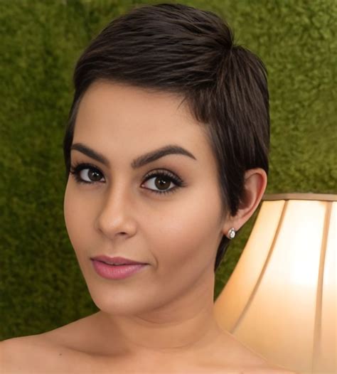 Nicole Aria .